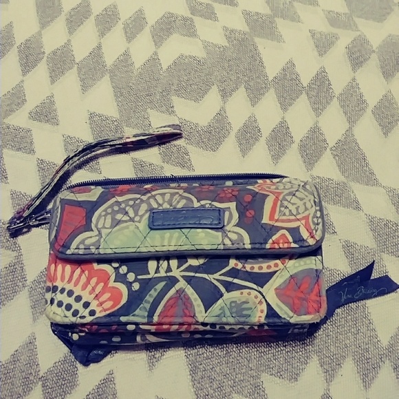 🍁🍃🍂Vera Bradley Wristlet - Picture 1 of 4